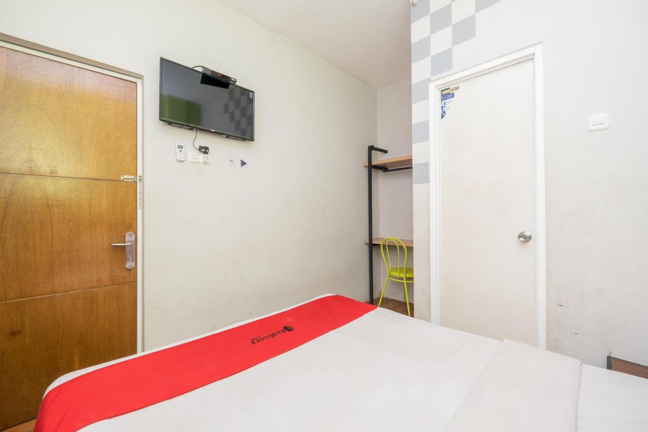 Reddoorz @ Darmo Surabaya Hotel Exterior photo