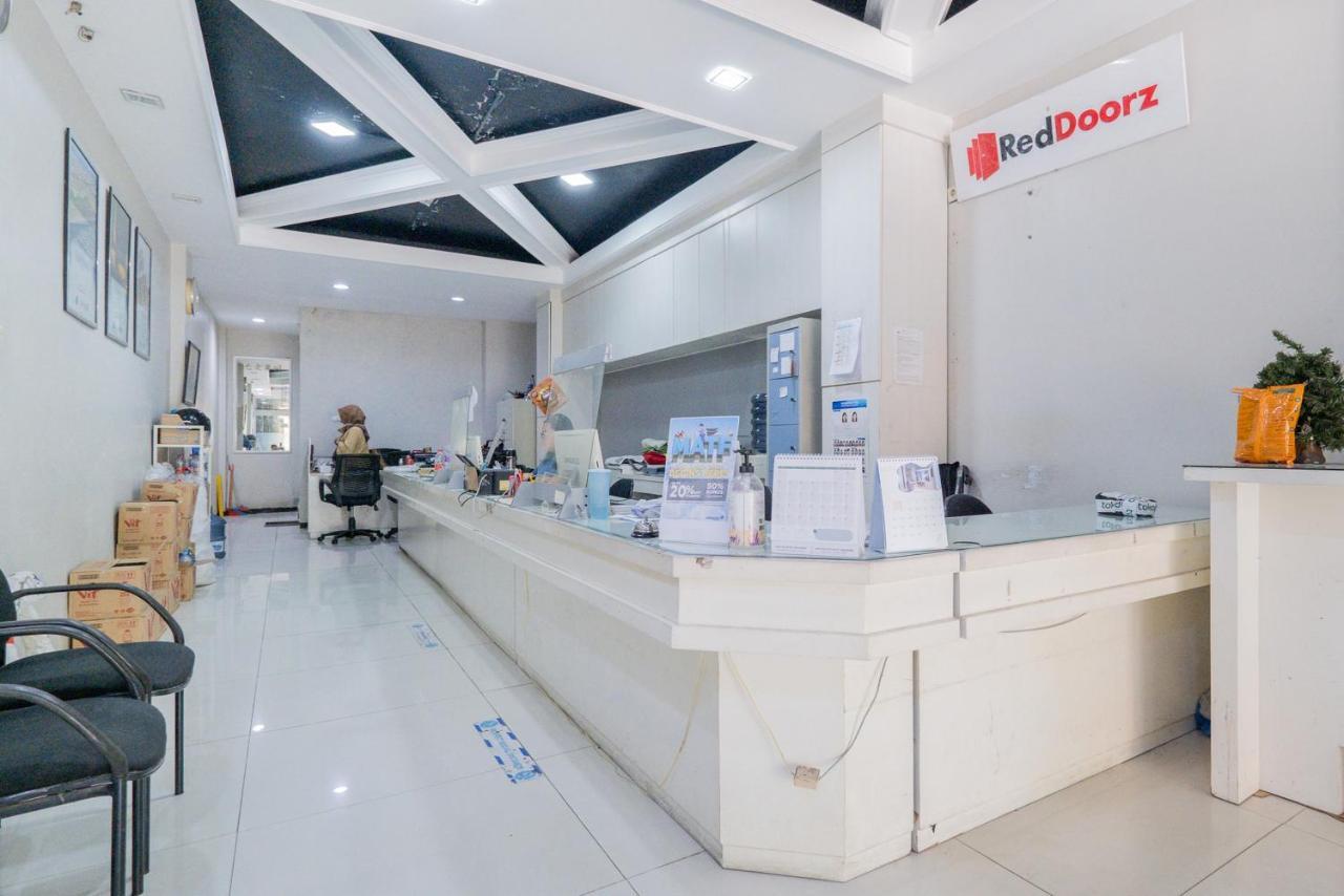 Reddoorz @ Darmo Surabaya Hotel Exterior photo
